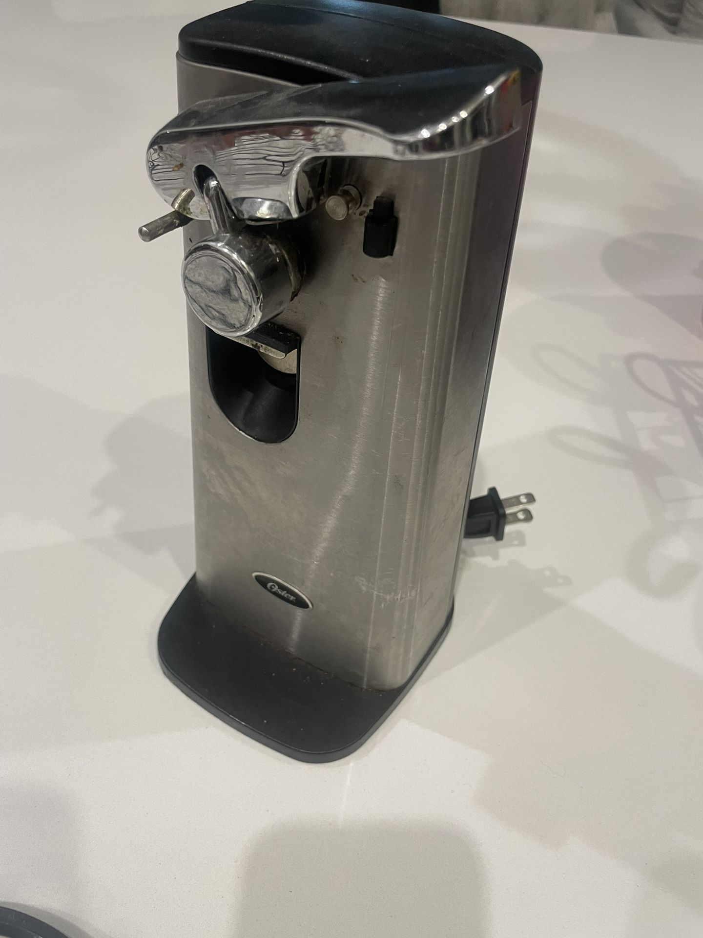 Oyster Metal Black And Silver Plug In Can Opener