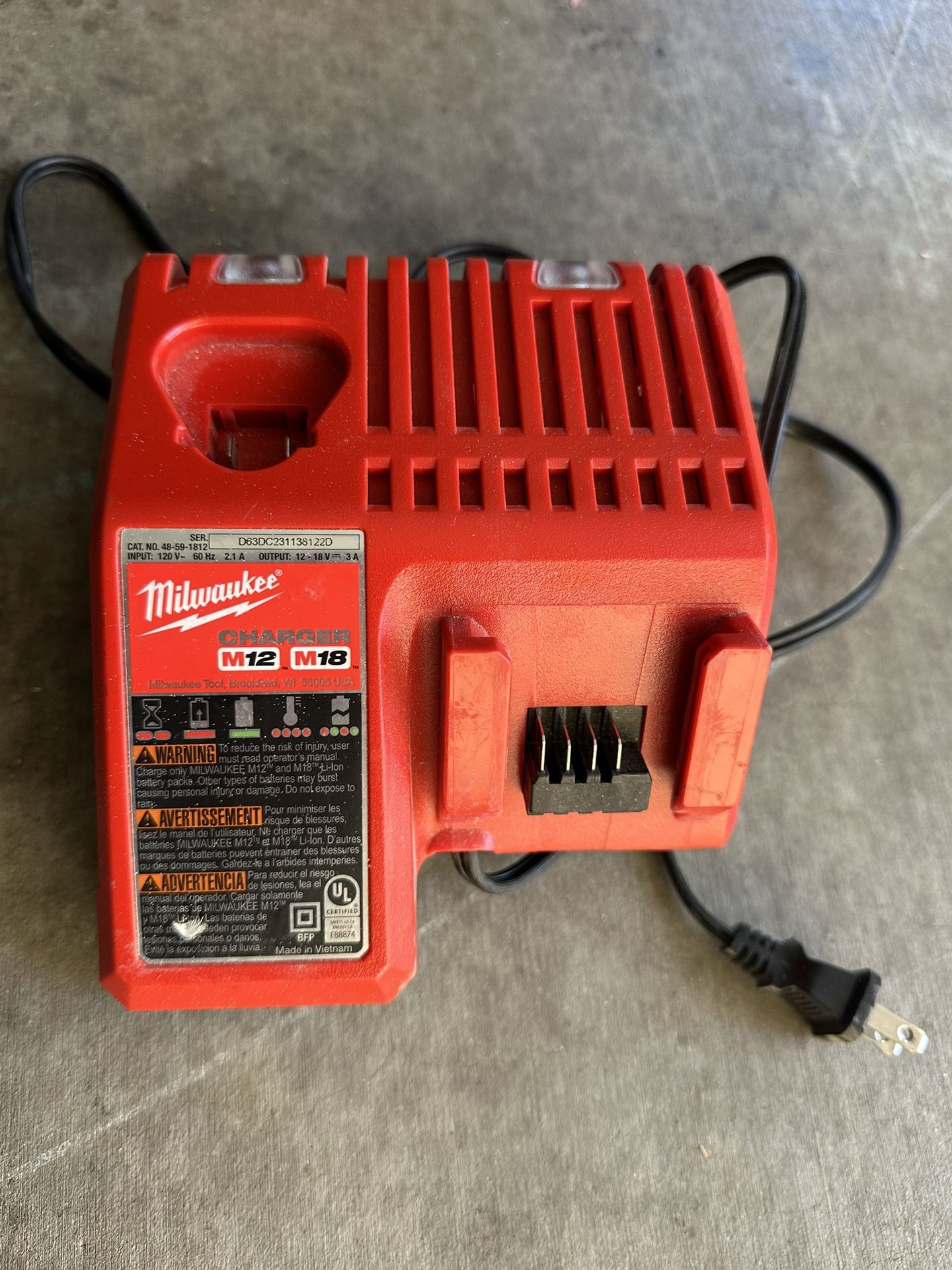Milwaukee Multivoltage Charger
