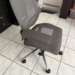 Grey Mesh Office Swivel Chair 