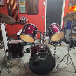 Pearl Drums Set