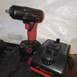 Snap.on Torque Wrench  1/4 Size .with 2 Batterys & Charger. All For $195