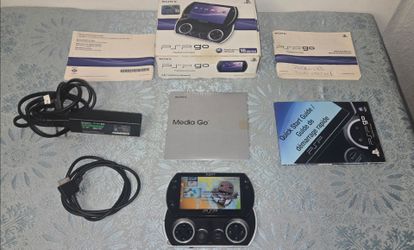 Sony PSP GO PlayStation Portable 16GB PSP-N1001 Piano Black  {  IT IS COMPLETE }