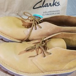 GORGEOUS BRAND NEW LEATHER Clarks Men's Overdale Mid Chukka Boots