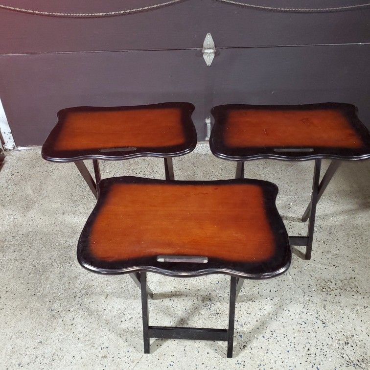 BOMBAY COMPANY FOLDING WOODEN TV DINNER TRAYS ( SET OF 3)