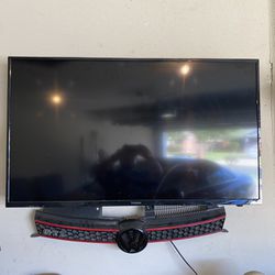 41in Tv With Chromecast and Wall Mount 