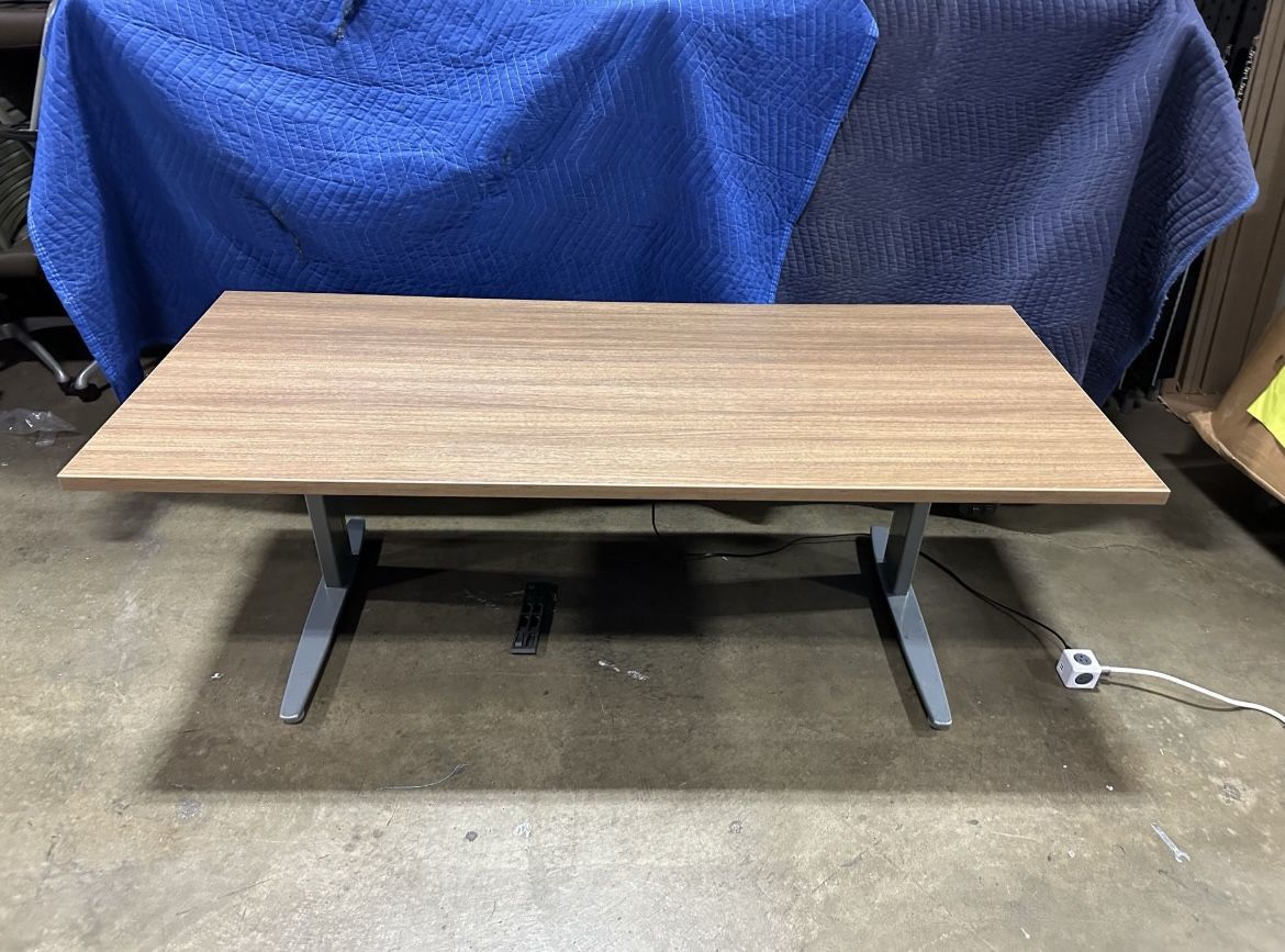 72x30 Electric Height Adjustable Tables! Christmas Sale! We Also Have Ergonomic Chairs And Monitor Arms!