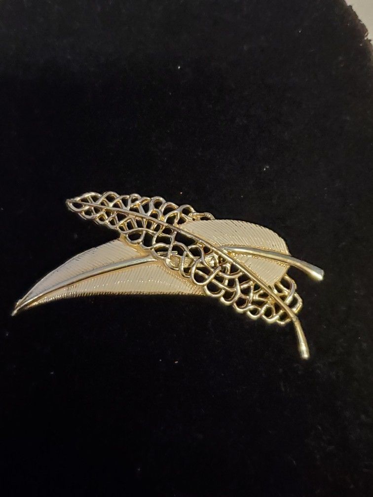 Vintage Goldtone Filigree White Enamel Feather Brooch.