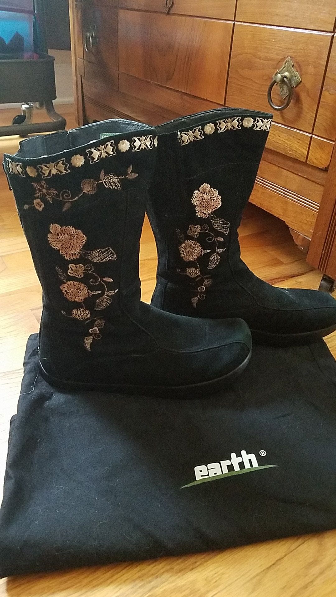 FALL: Earth Boots - Size 6B