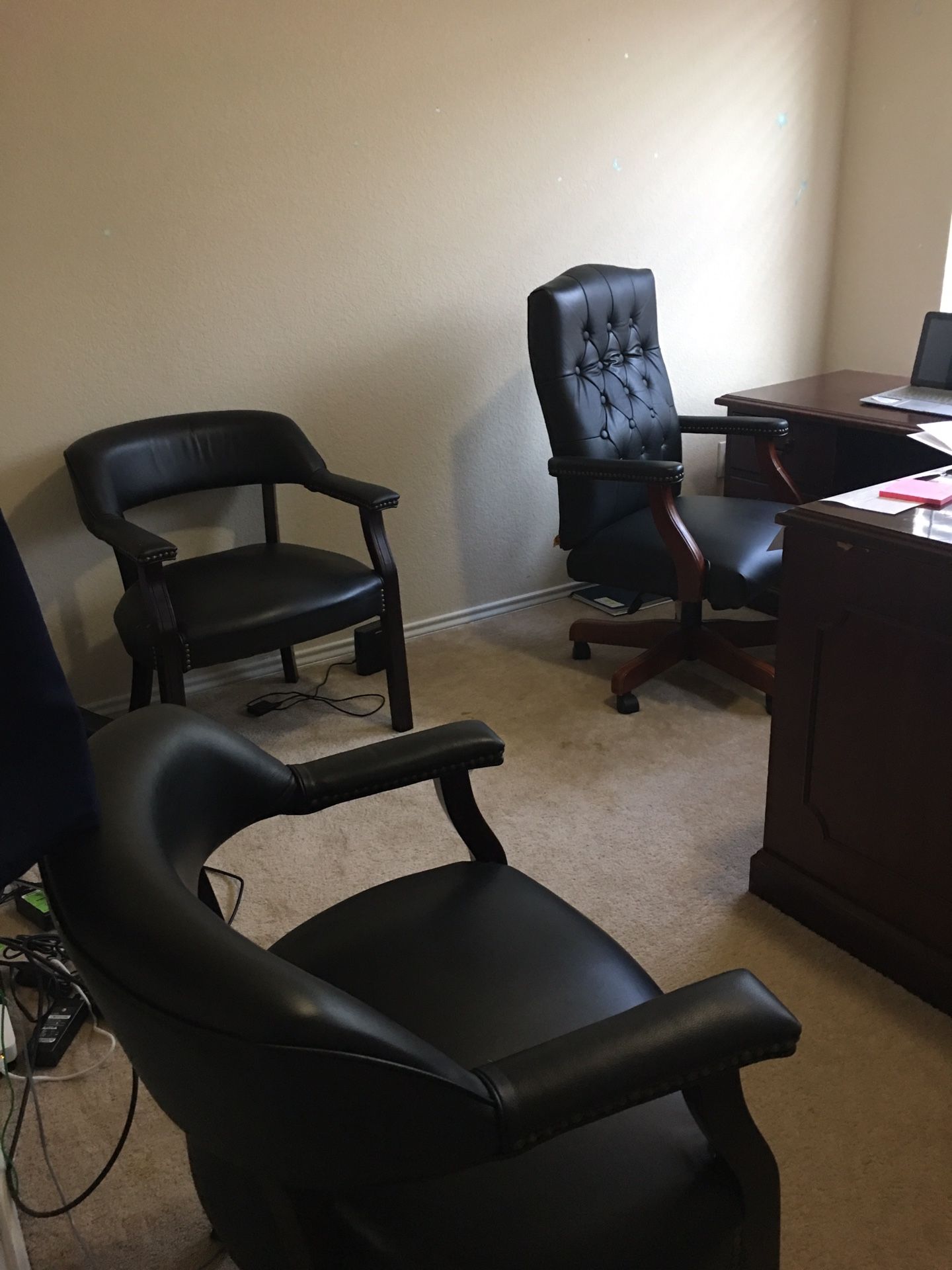Classy office furniture. Good condition for Sale in Grand Prairie, TX