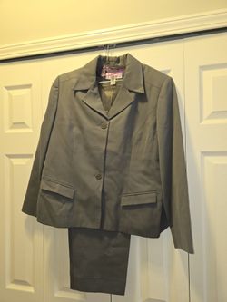CAREER ESSENTIALS 2PIECE PANT SUIT