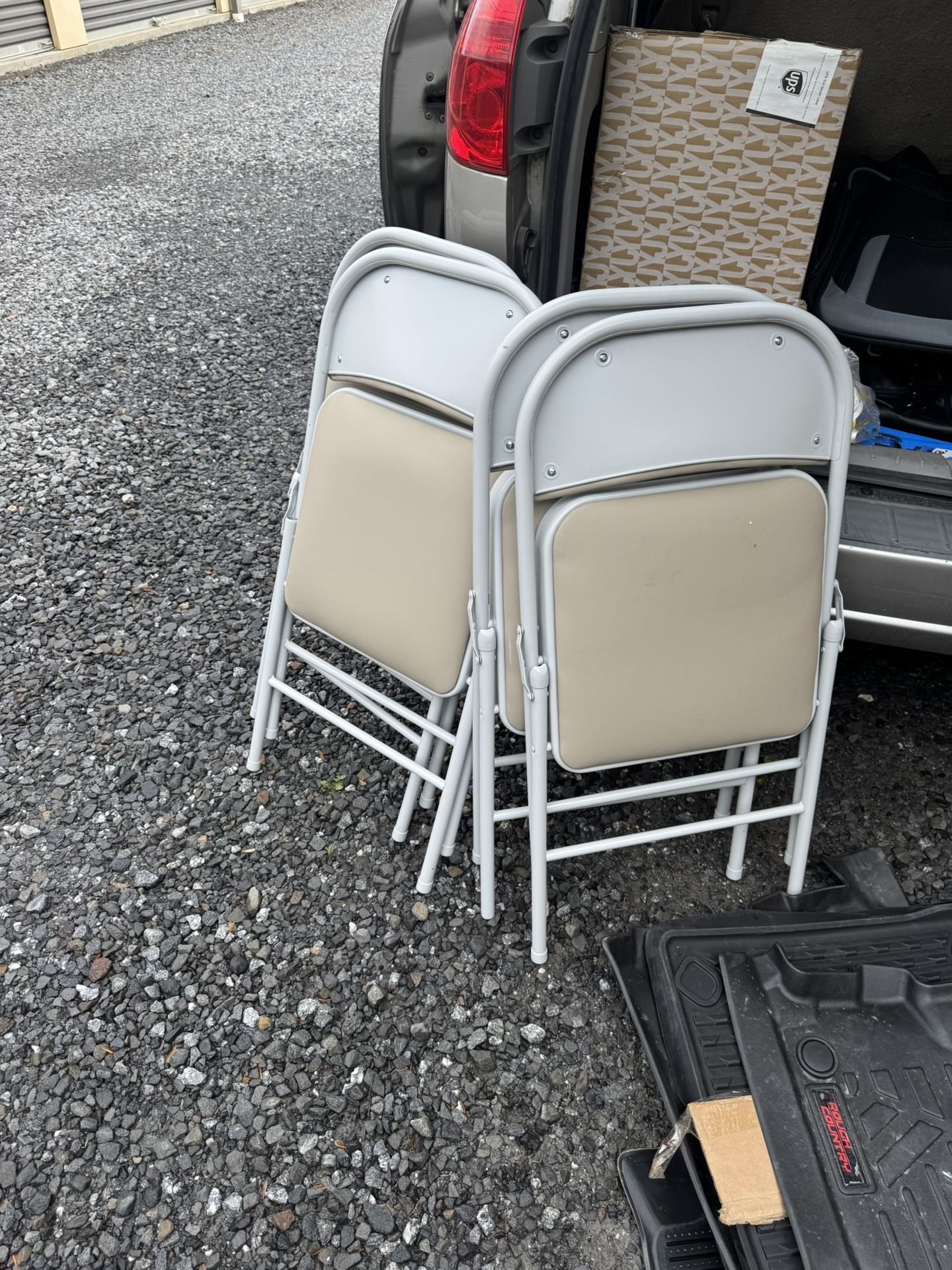 4 Pack Vynil Padded Folding Chairs