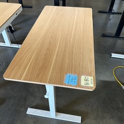 ErgoArt 48”x24” Oak Color Electric Standing Desk+2 headphone Hooks