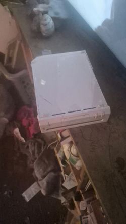 Nintendo Wii Console Bundle with Games and Controllers