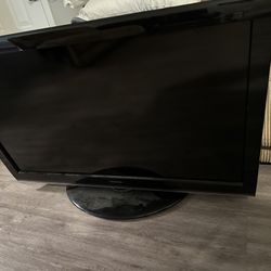 TOSHIBA 45INCH TV