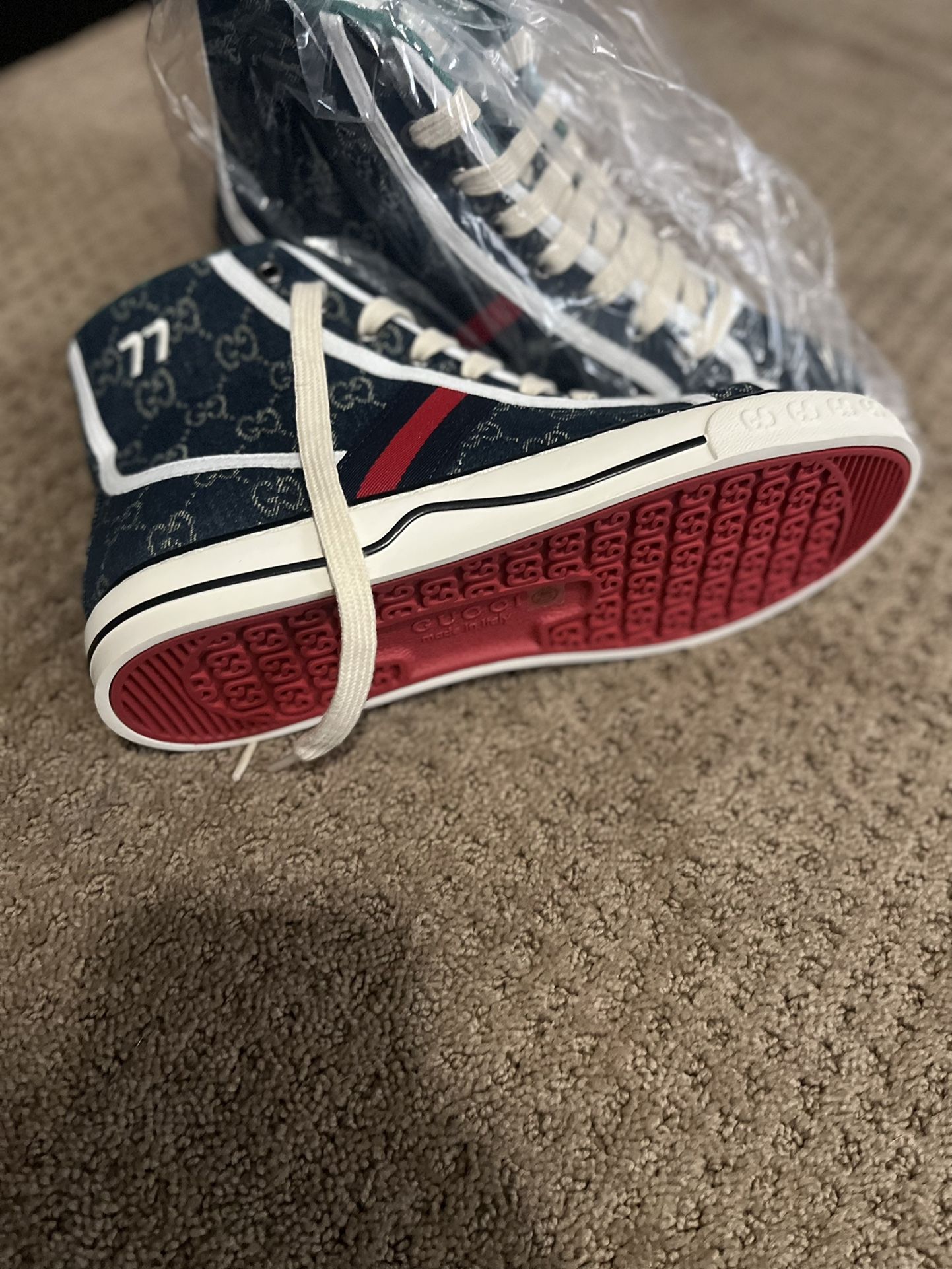 Gucci Tennis shoes Size 8