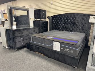 Queen/King Bedroom Set. 🚚WE DELIVER🚚
