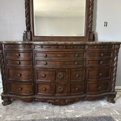 Dresser Set 