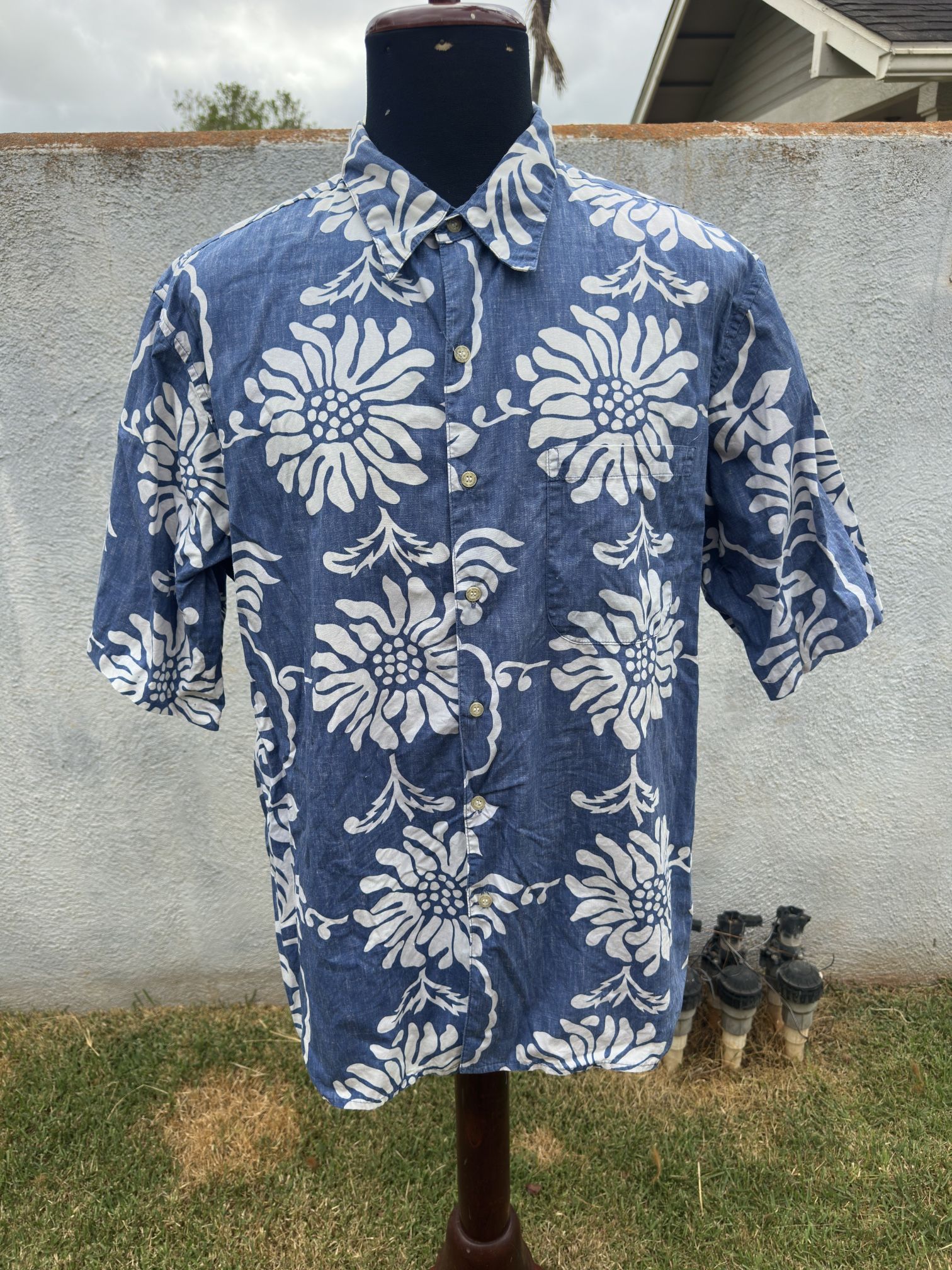 PreOwned Reyn Spooner Phil Edwards Hawaiian Print Blue/White Men's XL