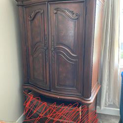 FREE     Armoire - Hutch Only 
