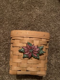 Basket-Longaberger Square Tissue Box with lid- Poinsettia decor