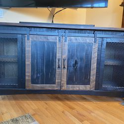 WOOD TV/Media Console Cabinetry
