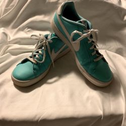 Nike Leather Sneaker