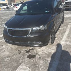 2015 Chrysler Town & Country  S