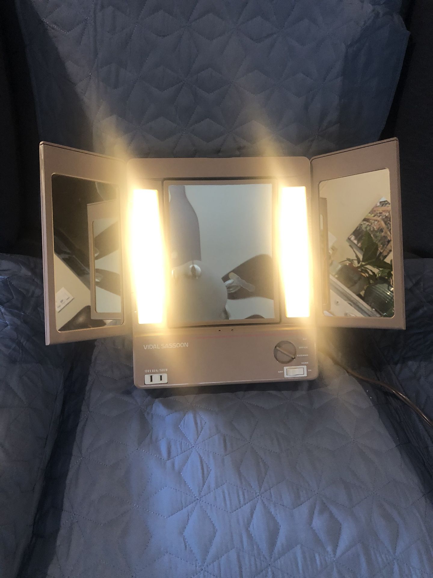 Vidal Sasoon Vintage Mirror With Lights