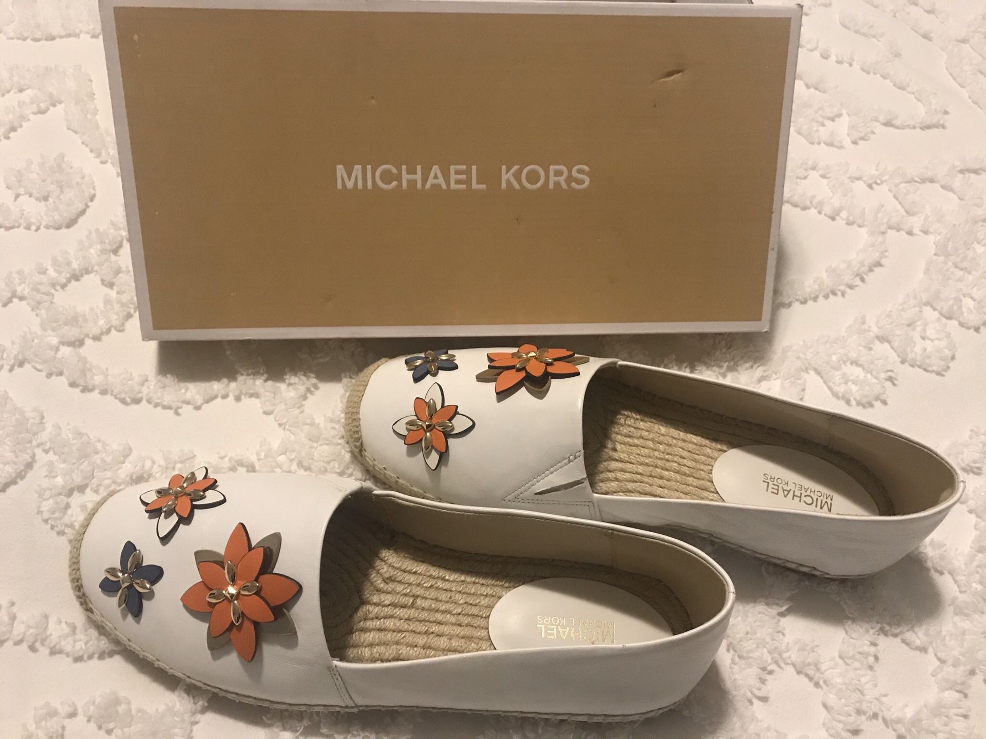 New size 9 Michael Kors leather woman’s shoes