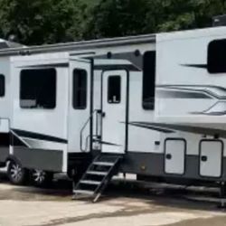 2022 Keystone Alpine 370FK