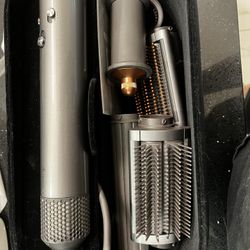 Dyson Airwrap Complete Long – Like New, Barely Used ✨