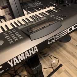 Yamaha QS300 Workstation Synthesized Made In Japan 