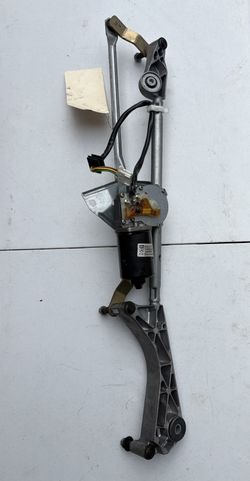 2001 Mercedes C240 windshield wiper motor assembly with linkage