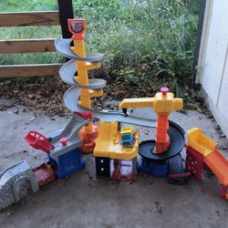 VTech Go! Go! Smart Wheels Speedy Spiral Construction Tower track set. 