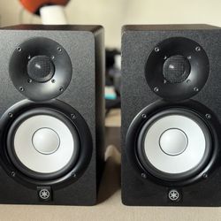 Pair of Yamaha HS5 Studio Audio Monitors - READ