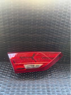 2016 2017 2018 Hyundai Elantra Left Driver Side Inner Tail Light OEM