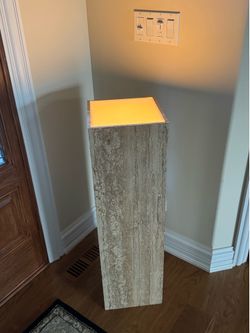 Lite up pedestal