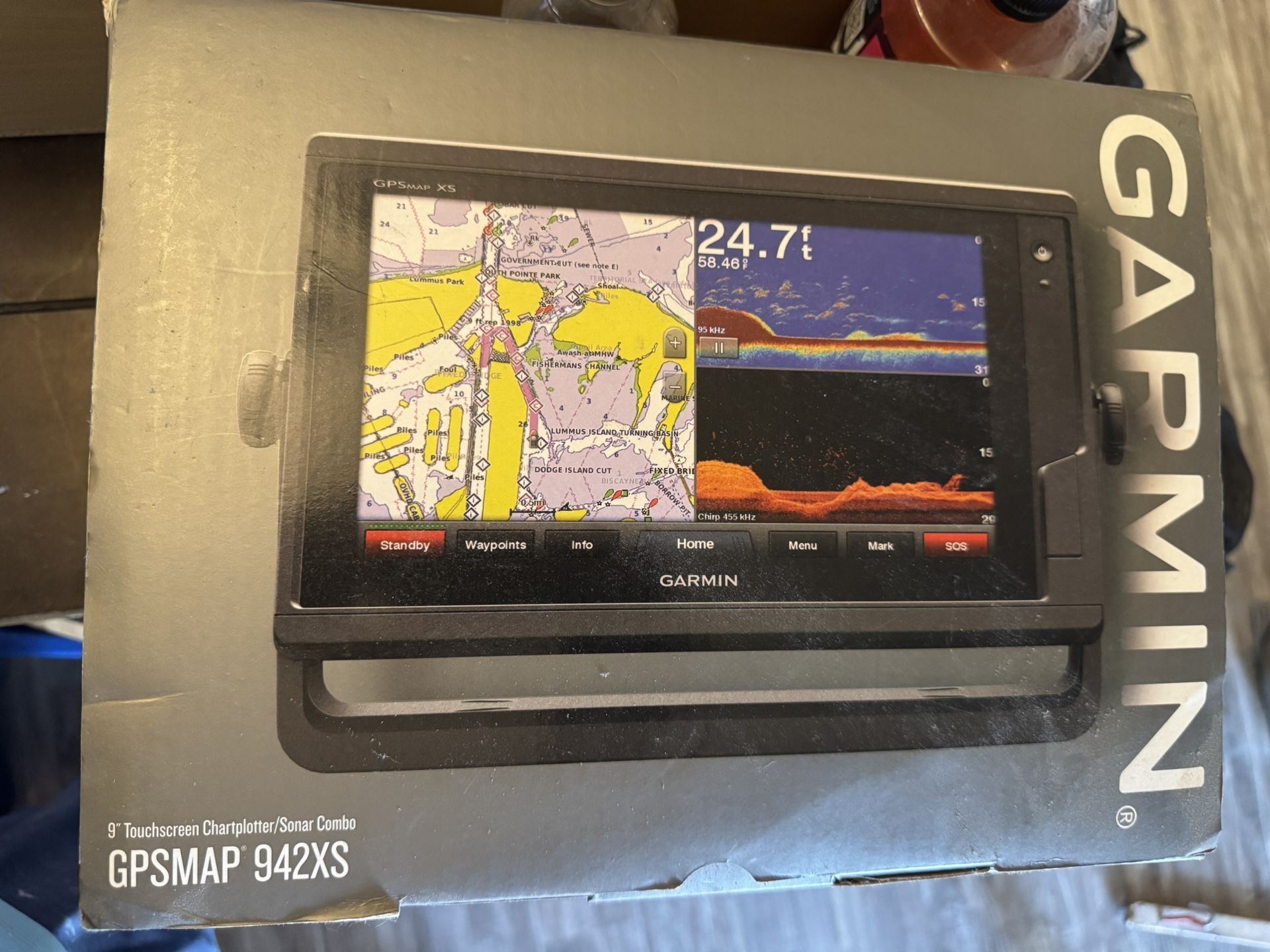 Garmin GPS Fish finder 942xs with Garmin 24xd NMEA 2000...