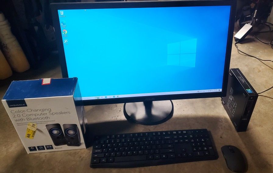 Dell Computer, Monitor Wireless Keyboard, Mouse, Speakers Are Included 