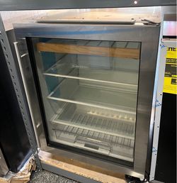 Subzero Undercounter Stainless Steel 24” Wide Beverage Center