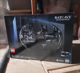 LEGO BATMAN BATCAVE SHADOW BOX 76252