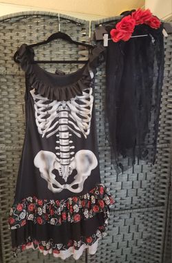 Queen Dia de los Muertos (Large)-Women