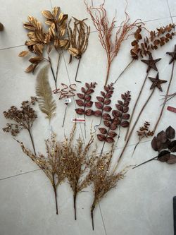 30 Holiday Glittery Picks 