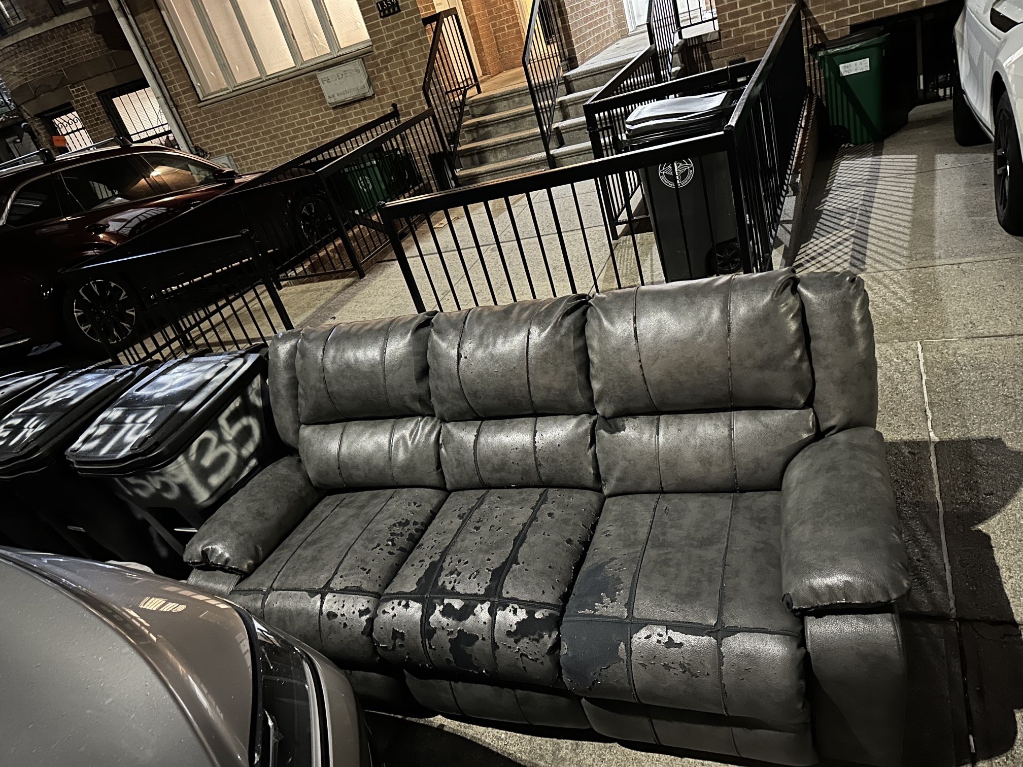 Super Comfortable Reclining  Leather Sofa!!