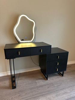 Makeup desk