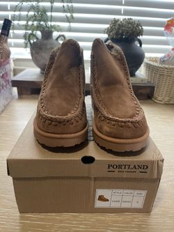 Brand New Women Portland Cozie Size 6