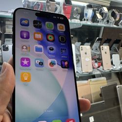 Unlocked iPhone 15 Pro Max - Desbloqueado 