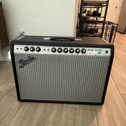 Like new Fender deluxe reverb silverface