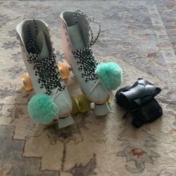 Rollr Grl Skates + Wrist Guards 