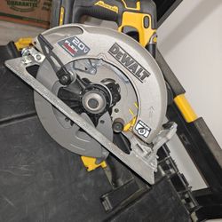 DeWalt Saw Flex Volt 20 Volts 